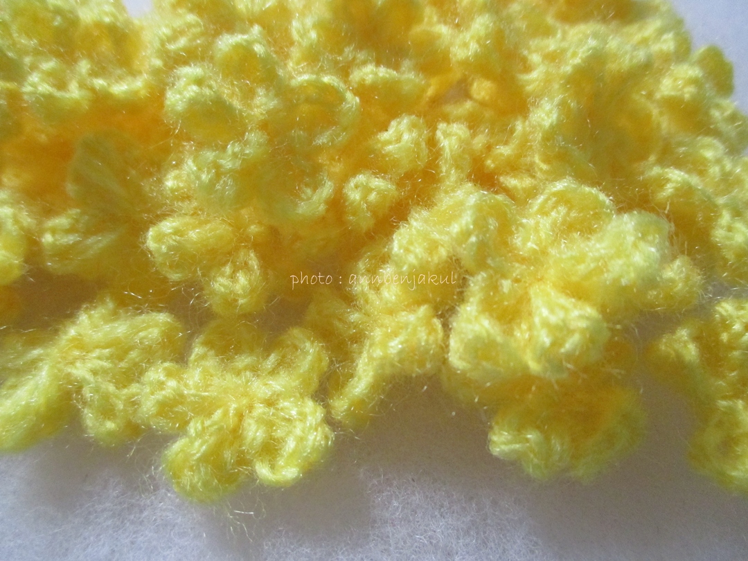 ดอกไม้จิ๋วสีเหลือง