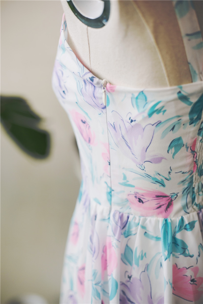Dress4219 เดรสทรงสวยลายดอกไม้พื้นขาวโทนสีพาสเทล มีซิปข้างใส่ง่าย ช่วงเอวเข้ารูป กระโปรงบานพริ้วๆ ทิ้งตัว ผ้าชีฟองเกรดพรีเมียมเนื้อดีหนาสวยมีน้ำหนัก ผ้าเนื้อนุ่มใส่สบาย งานดีทรงดีดูสวยแพง ผ้าสวยเกินราคา ทรงนี้ใส่ได้บ่อย