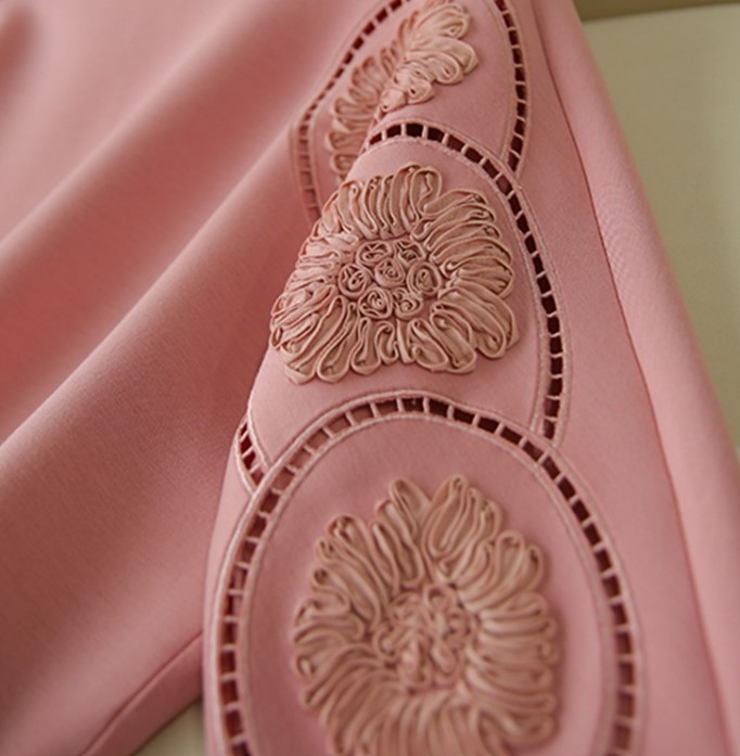 แฟชั่น เสื้อยืด คอกลม แขนยาว ใส่เที่ยว แบบผู้หญิง สวย ๆ เสื้อยืด แขนยาว ตกแต่ง ลายฉลุ ที่แขน ลายดอกไม้ แบบเก๋ ๆ 332925