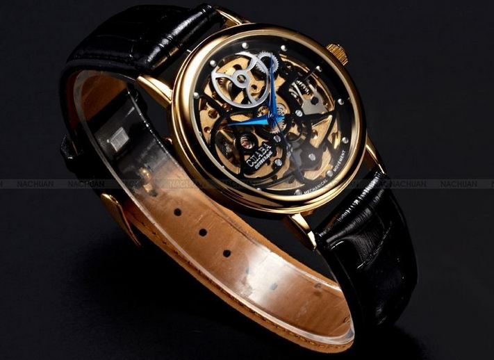 นาฬิกาโชว์กลไก นาฬิกาข้อมือเปลือย Mechanical watch นาฬิกาข้อมือผู้ชาย แบบโชว์กลไก สายหนังสีดำ หน้าปัดดำ ตัดด้วยเข็มสีน้ำเงิน 98801