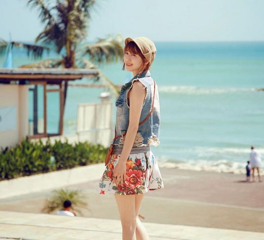 เสื้อยีนส์ ผู้หญิง แจ็คเก็ตยีนส์ แขนกุด ดีไซน์ ตกแต่ง แบบเซอร์ ใส่เป็น เสื้อคลุม เข้ากับ ชุดเดรส หวาน ๆ หรือ ใส่เที่ยวทะเล เก๋ ๆ 566675