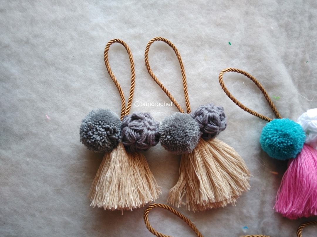 Bancrochet ราคาส่ง พวงกุญแจพู่ห้อยกระเป๋า Tassel keychain (wholesale price) สีคละสี 7 นิ้ว