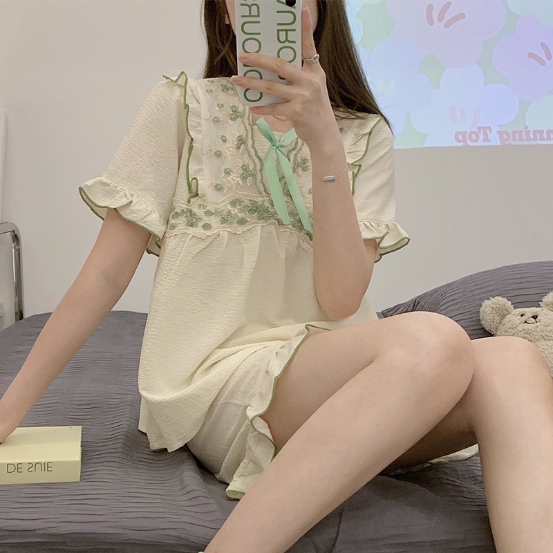 ชุดนอนผู้หญิง