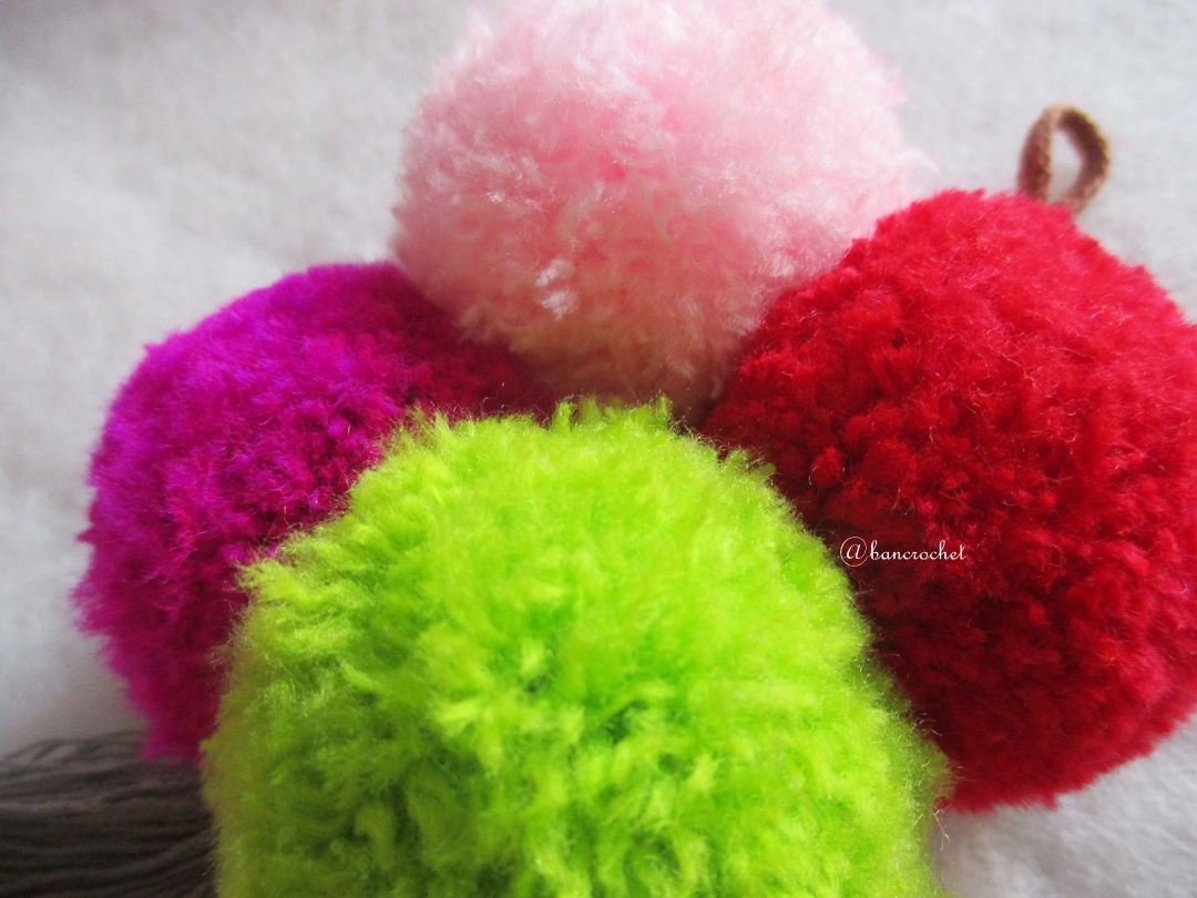 พู่+ปอมปอมแขวนกระเป๋าถักโครเชต์ pompom