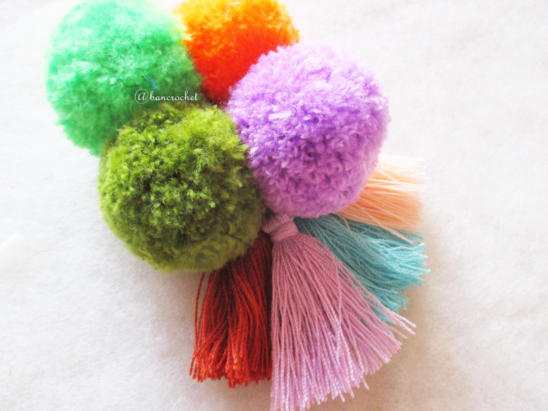 พู่+ปอมปอมแขวนกระเป๋าถักโครเชต์ pompom
