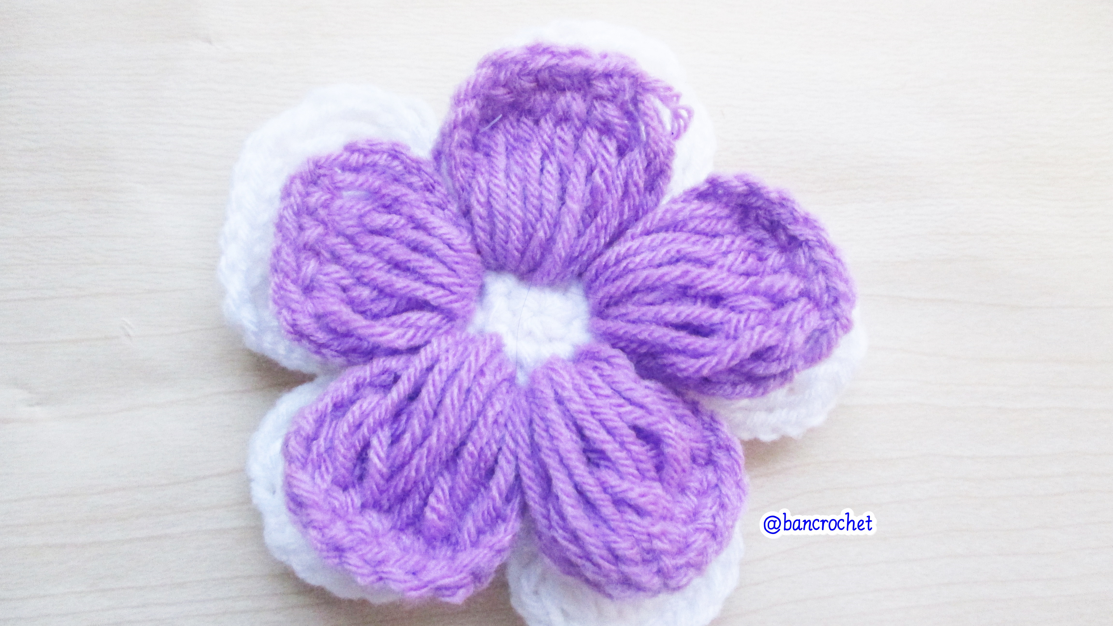 Bancrochet ดอกไม้ถักโครเชต์สองชั้น crochet Flowers ม่วงขาว 2.5 inch