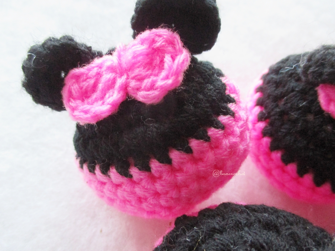 พวงกุญแจหัวตุ๊กตามินนี่ถักโครเชต์ minie mouse crochet keychain