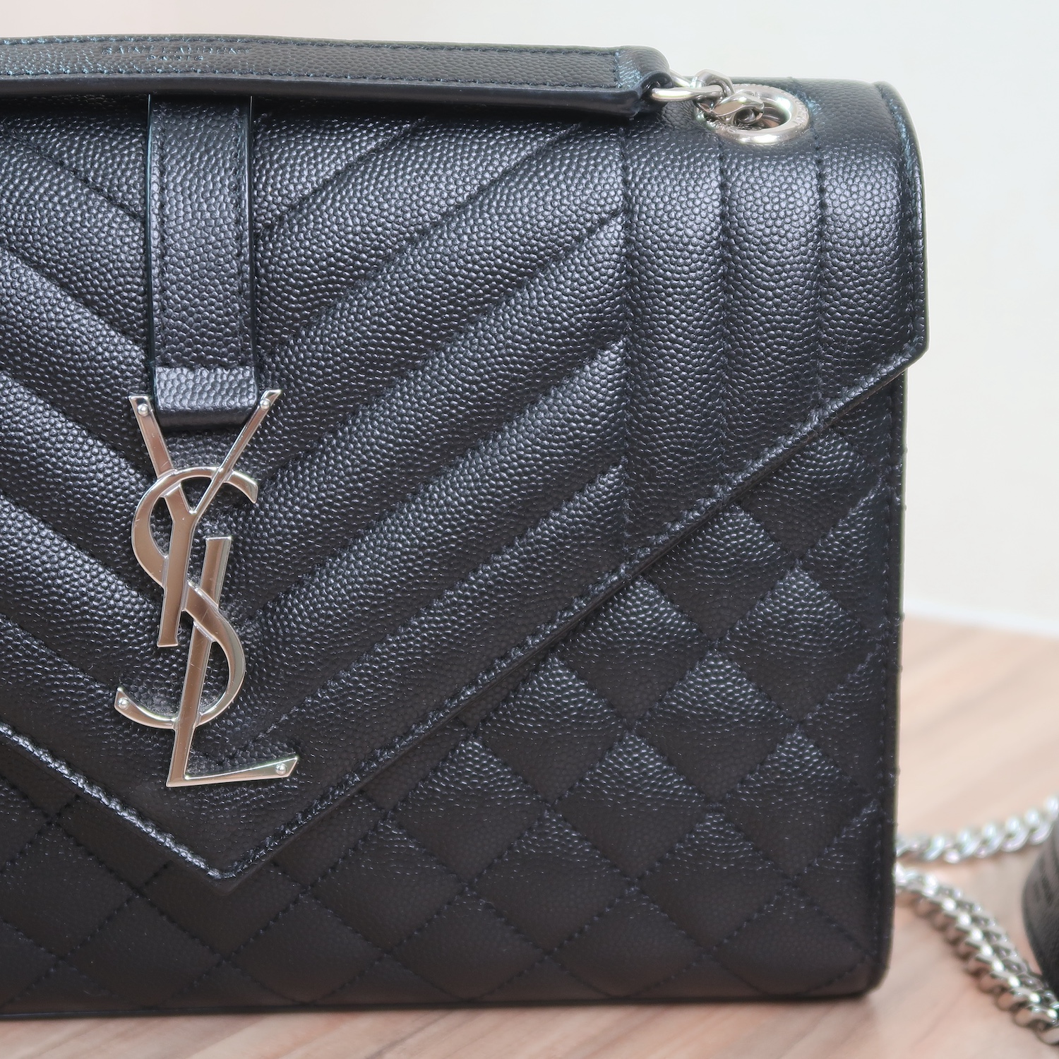 SAINT LAURENT Black Caviar Mix Quilted Envelope Crossbody SHW(ใบEmquartier)