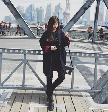 เสื้อโค้ททรงเก๋ ผ้าวูทรงแข็งเนื้อดี บุซับในกันลม แต่งพับแขนสีแดง ชายรุ่ยเซอร์ๆ งานเก๋มาก พร้อมส่ง สีเทา/สีกรม กดเลือกด้านล่างได้เลยค่ะ