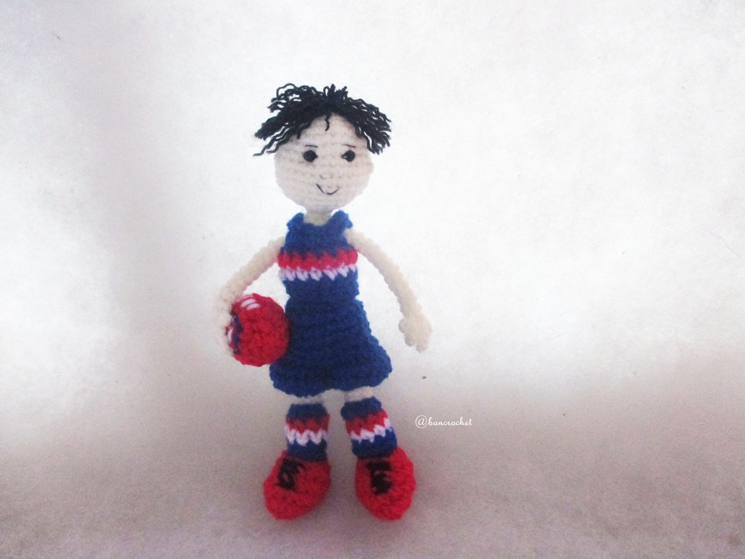 ตุ๊กตาถักนักรักบี้ ขนาด 5 นิ้ว rugby doll amigurumi crochet 5 inches