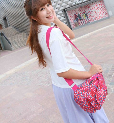 กระเป๋าเป้ กระเป๋าสะพาย กระเป๋าคาดอก ผ้าไนลอน กันน้ำ กระเป๋าผู้หญิง เก๋ ๆ ใส่ของกระจุกจิก กระเป๋าใส่ของเที่ยว แบบสวย สีสันสดใส 950130