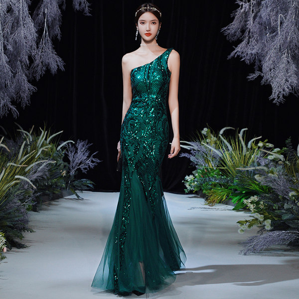 ชุดราตรี ชุดราตรีสวยหรู แบบ ทันสมัย Evening dress