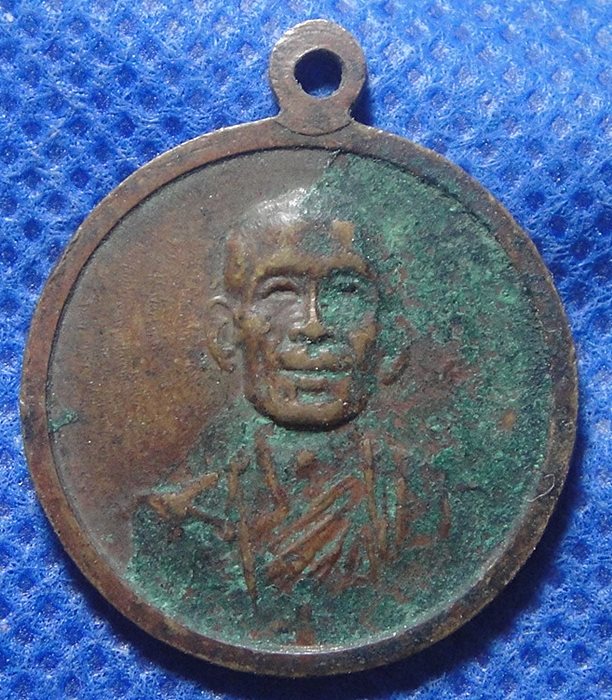 หลวงอาชม หลัง หลวงพ่อโอภาสี