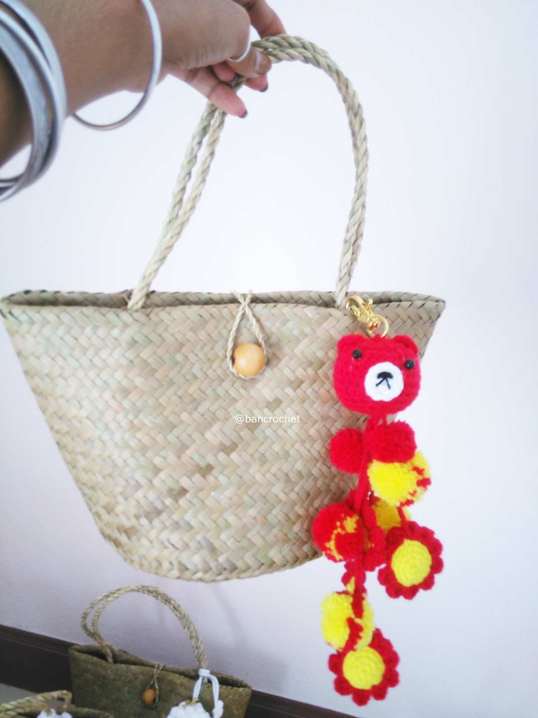 Bancrochet กระเป๋าสานกระจูดห้อยพวงกุญแจ grajood basket weave bags คละสี 7*10*7*12 นิ้ว