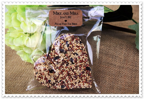 อาหารนกรูปหัวใจผูกโบว์