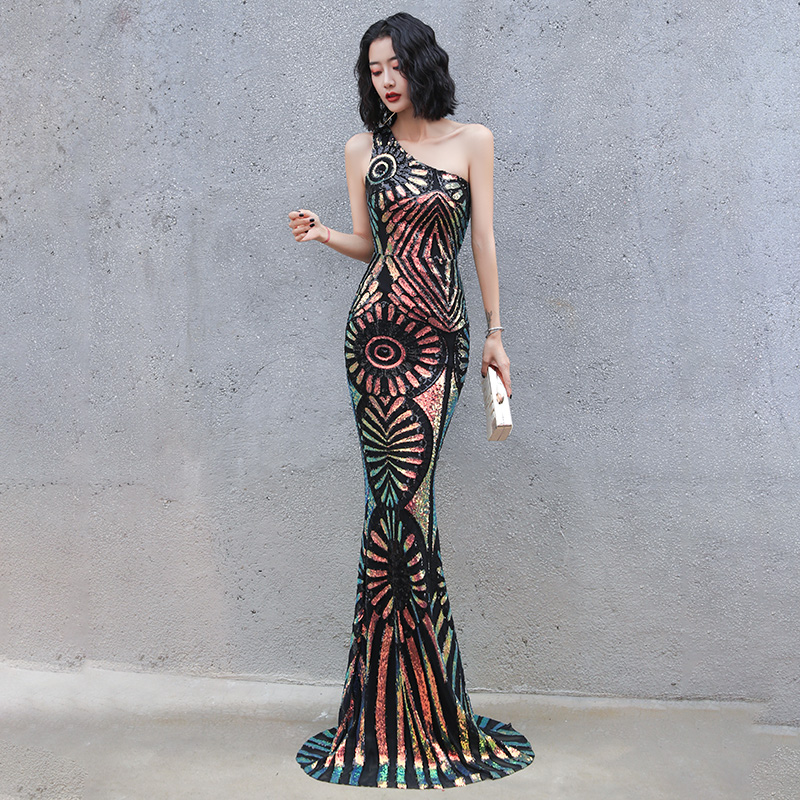 ชุดราตรี ชุดราตรีสวยหรู แบบ ทันสมัย Evening dress