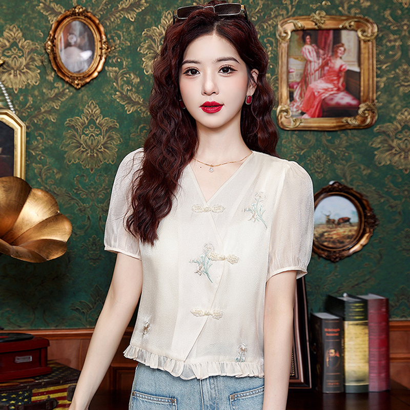 เสื้อเชิ้ตผู้หญิงใส่ทํางาน 390 บาทต่อชิ้น ฟรีค่าจัดส่ง