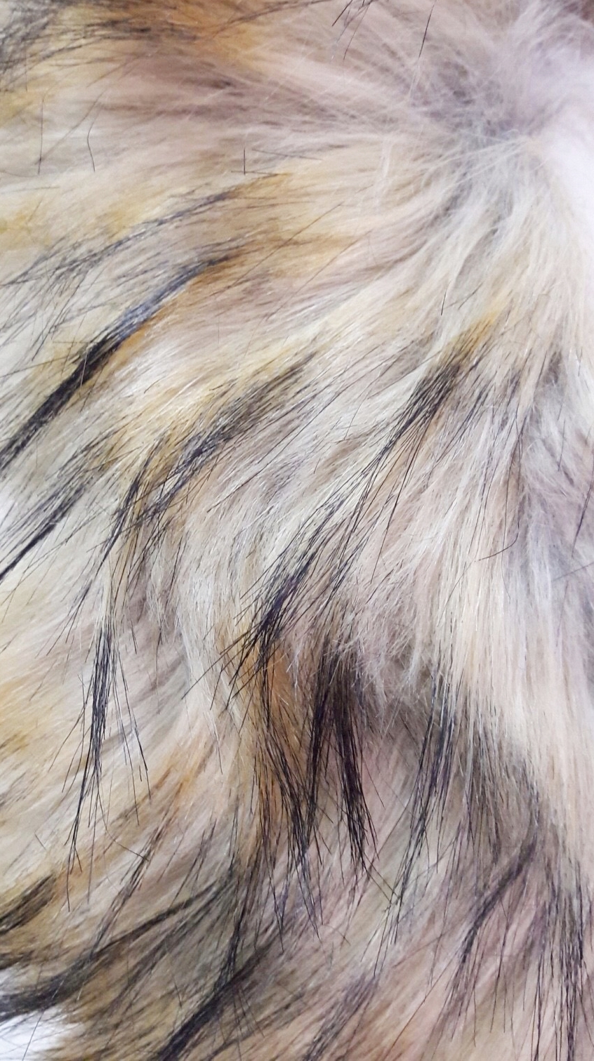 ขนเฟอร์ fur สีน้ำตาลอ่อนแซมดำ ขนฟู ใช้ติดเสื้อหนาว หรือใช้พันคอเพิ่มความเก๋ มิกได้กับทุกชุด มาพร้อมกระดุมใส
