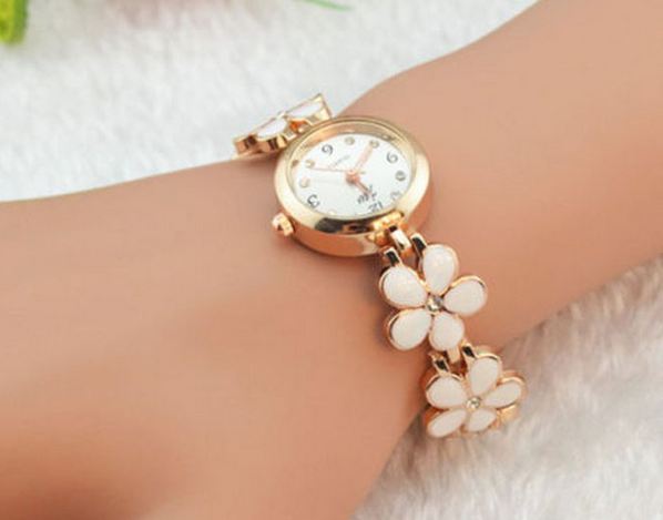 สร้อยข้อมือนาฬิกา นาฬิกาข้อมือผู้หญิง สี Rose Gold ลายดอกไม้ หวาน ๆ ทั้งเส้น หน้าปัดกลม เข้ากับทุกชุด ของขวัญให้แฟน แทนใจ 968022