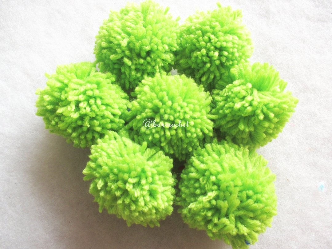 ปอมปอมไหมพรมสีเขียว ขนาด 2 นิ้ว pompoms crochet