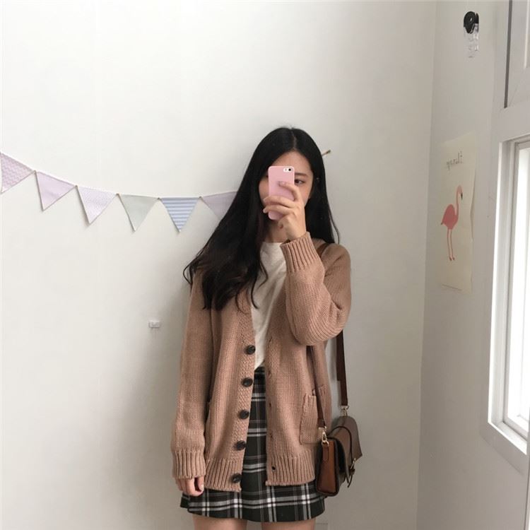 เสื้อคลุมไหมพรมถักทรงสวย เนื้อนิ่มยืดได้เยอะ ทรงน่ารักงานดี พร้อมส่งเลยจ้า เบจ