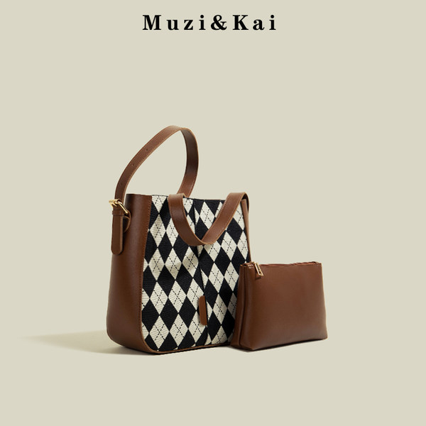 กระเป๋าสะพายข้างผู้หญิง กระเป๋าสะพายสไตล์เกาหลี By Muzi&Kai