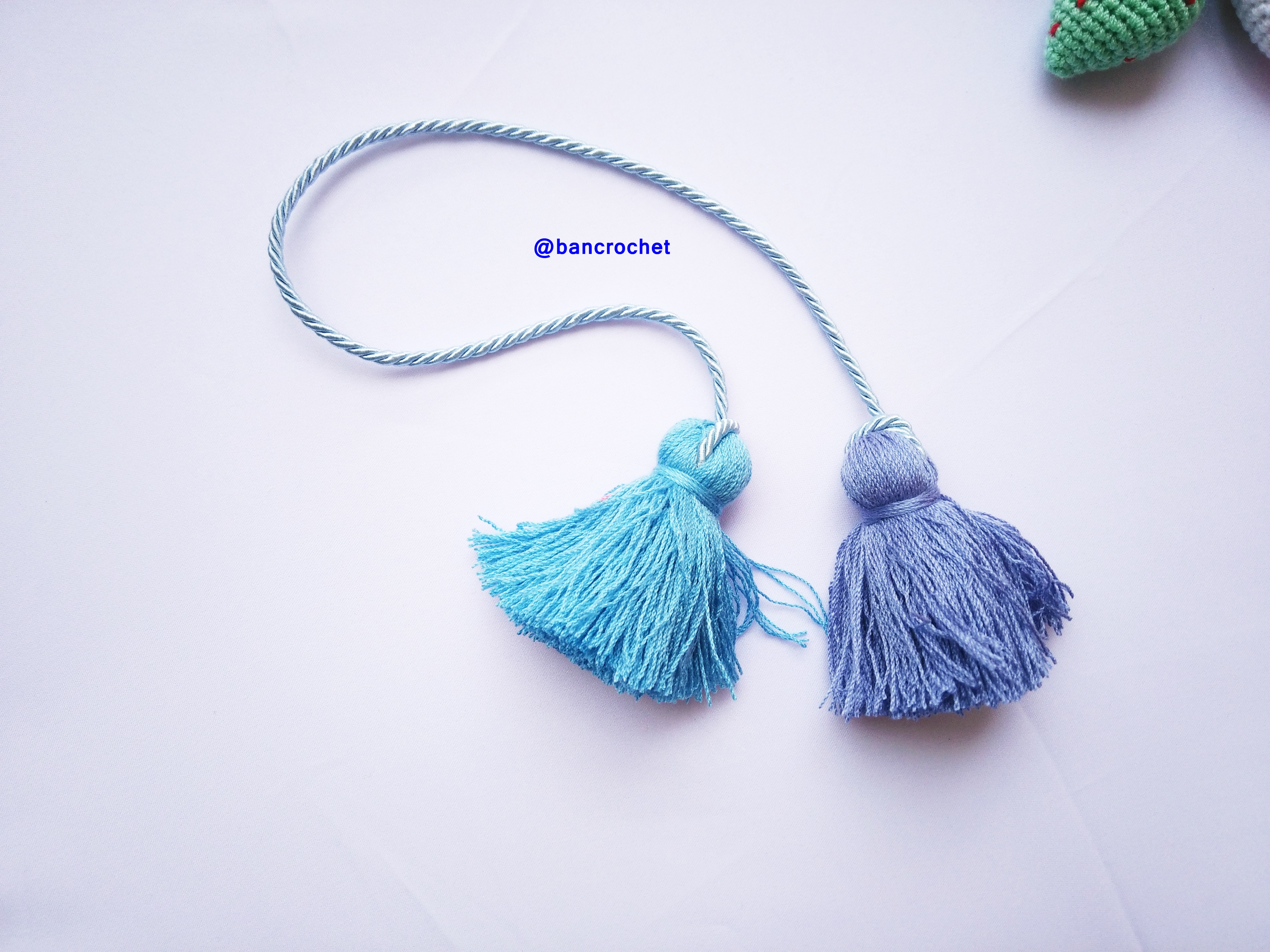 Bancrochet พู่ห้อยกระเป๋า/ที่ห้อยกระเป๋าแฮนด์เมด Tassels keychain hanging for bags หลากสี 4 นิ้ว