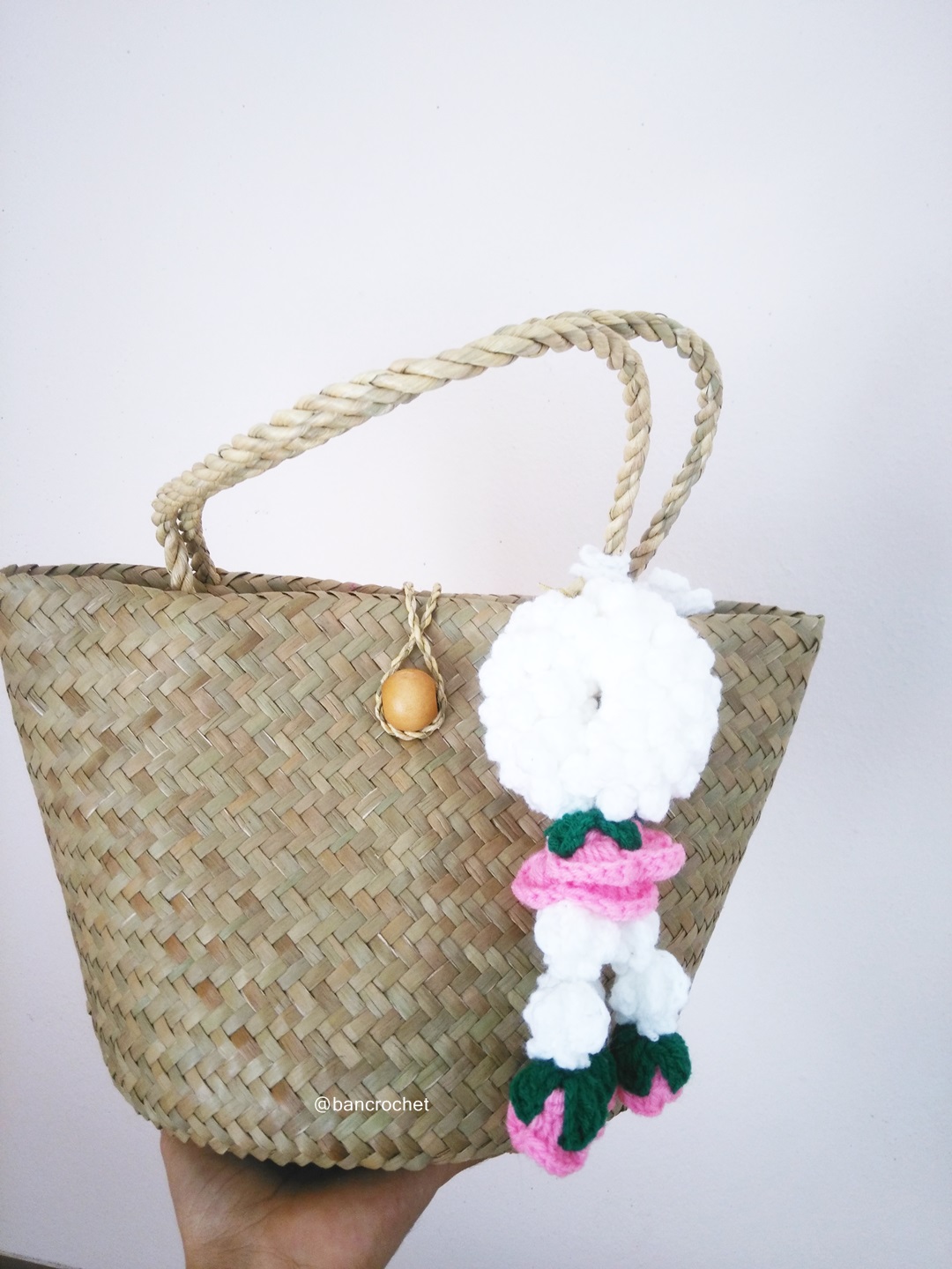 Bancrochet กระเป๋าสานกระจูดประดับพวงมาลัย grajood basket weave bags คละสี 7*10*7*12 นิ้ว