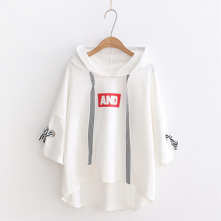 เสื้อยืดวัยรุ่นมีหมวกฮู้ดสวมหัว