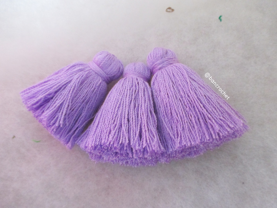 พู่แบบหนาฟู ขนาด 2 นิ้ว 4 ply tassel crochet acrylic yarn 4 ply ม่วง 2 นิ้ว