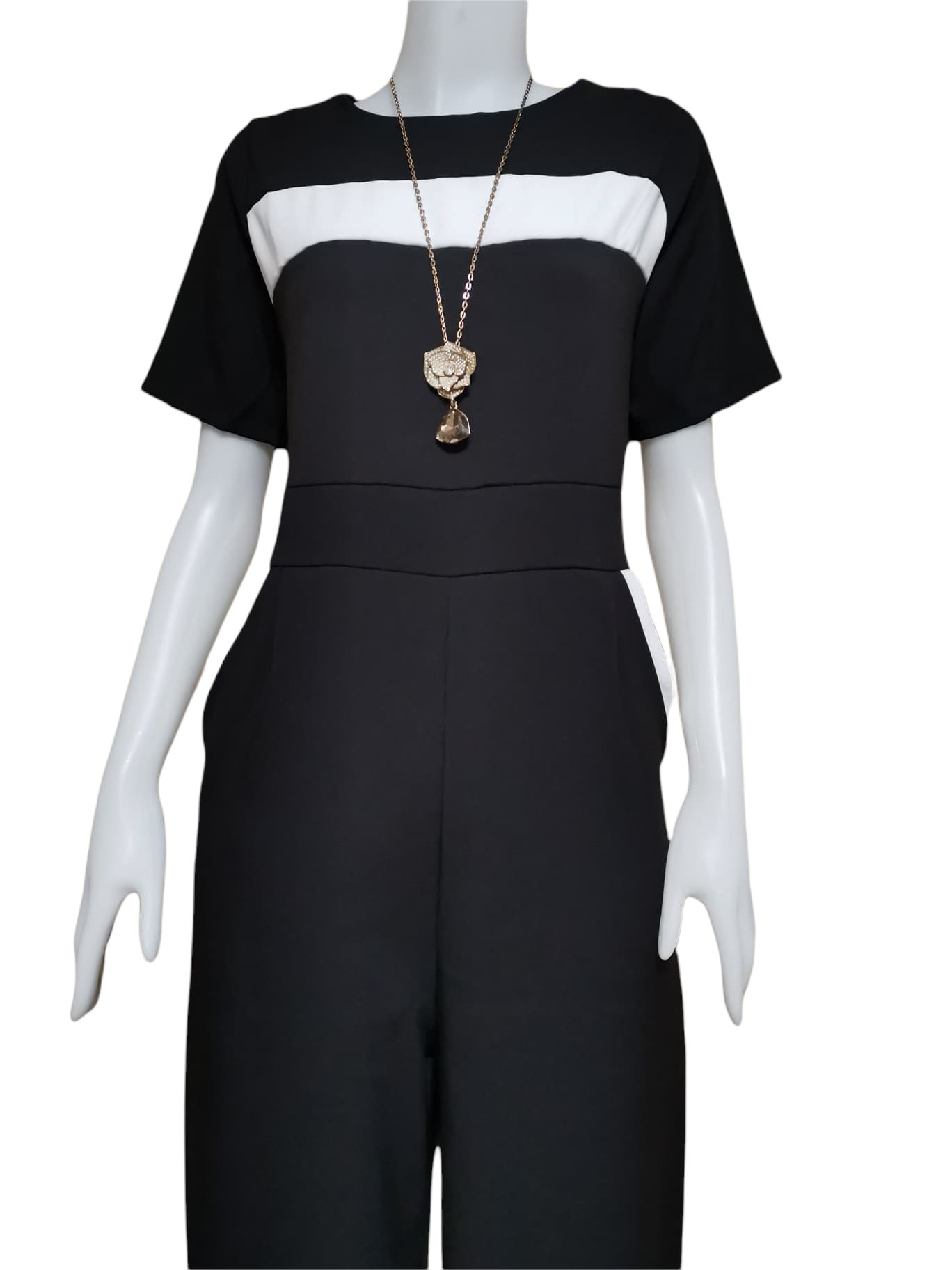 Jumpsuit676 จัมพ์สูทขายาว เอวสม็อค ซิปหลังใส่ง่าย ผ้าซาร่าเนื้อดีหนาสวยมีน้ำหนัก งานสวยใส่ง่าย สวมใส่ได้ทุกโอกาส