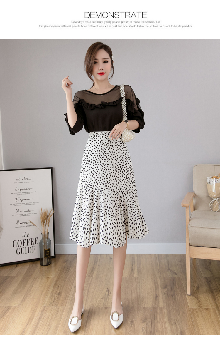 Skirt364 กระโปรงยาวลายกราฟฟิคชายระบาย เอวสม็อคยางยืดด้านหลัง ซิปข้าง มีซับใน ผ้าชีฟองเนื้อหนามีน้ำหนักทิ้งตัวผ้านุ่มใส่สบาย งานดีทรงดีลายสวย แมทช์กับเสื้อทรงไหนก็น่ารัก ใส่เที่ยว/ใส่ทำงานได้