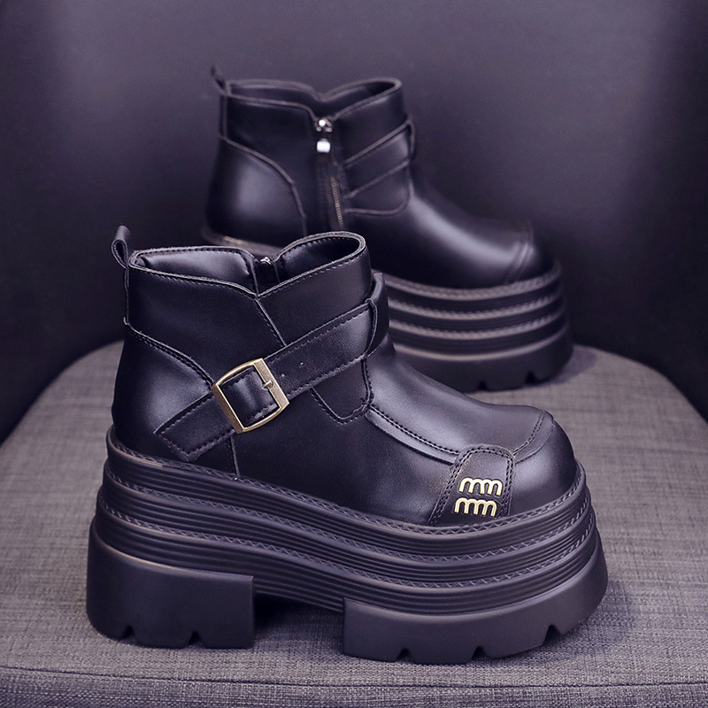 รองเท้าผ้าใบเสริมส้นสูง ไซต์35-39 สนใจทักแชท ฟรีค่าส่ง!