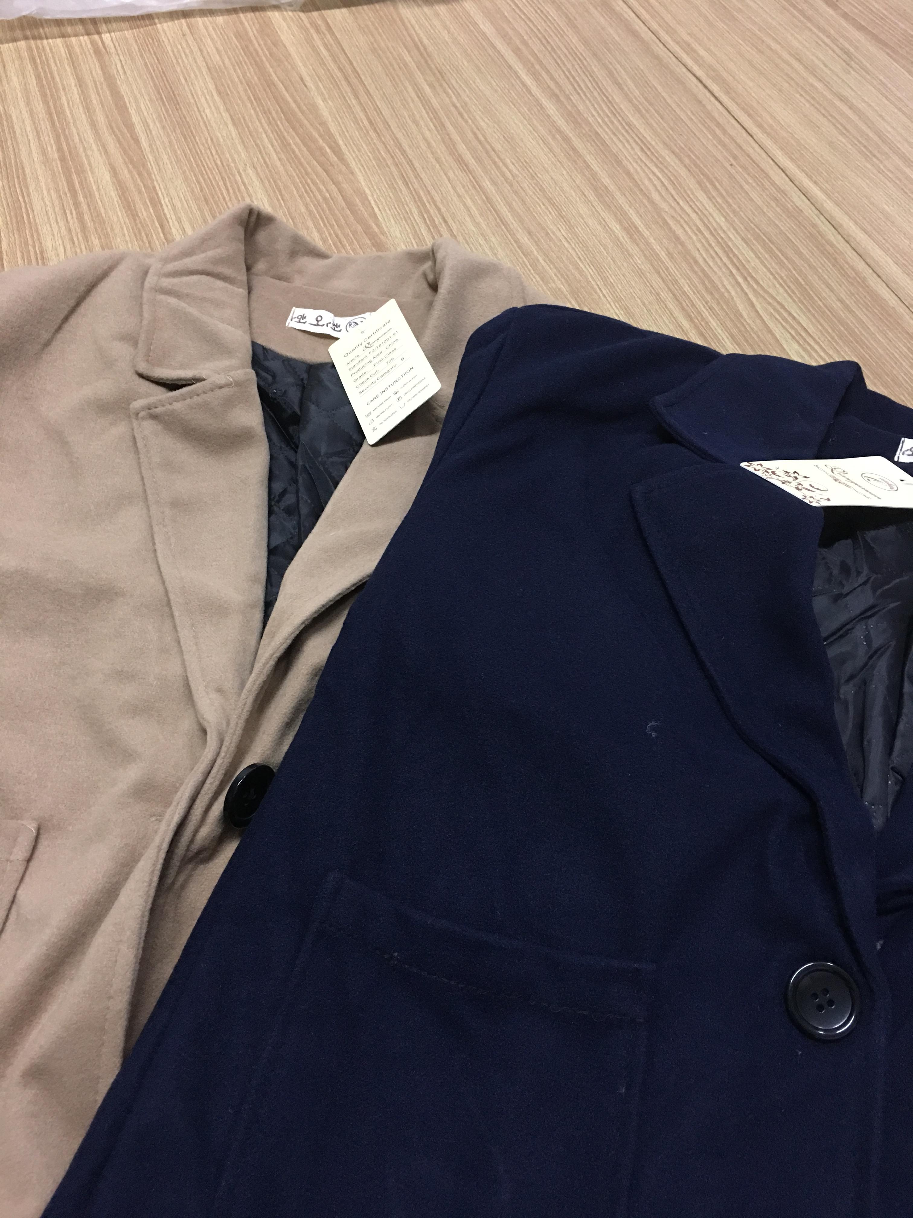 เสื้อโค้ททรงสวย แบบผู้ดี ผ้าสักกะหลาดผสมสำลี เนื้อไม่หนา บุซับในกันลม จะใส่คลุม หรือใส่เป็นเสื้อโค้ทปกติก็ได้ พร้อมส่งจ้า สีน้ำตาล,สีกรมท่า