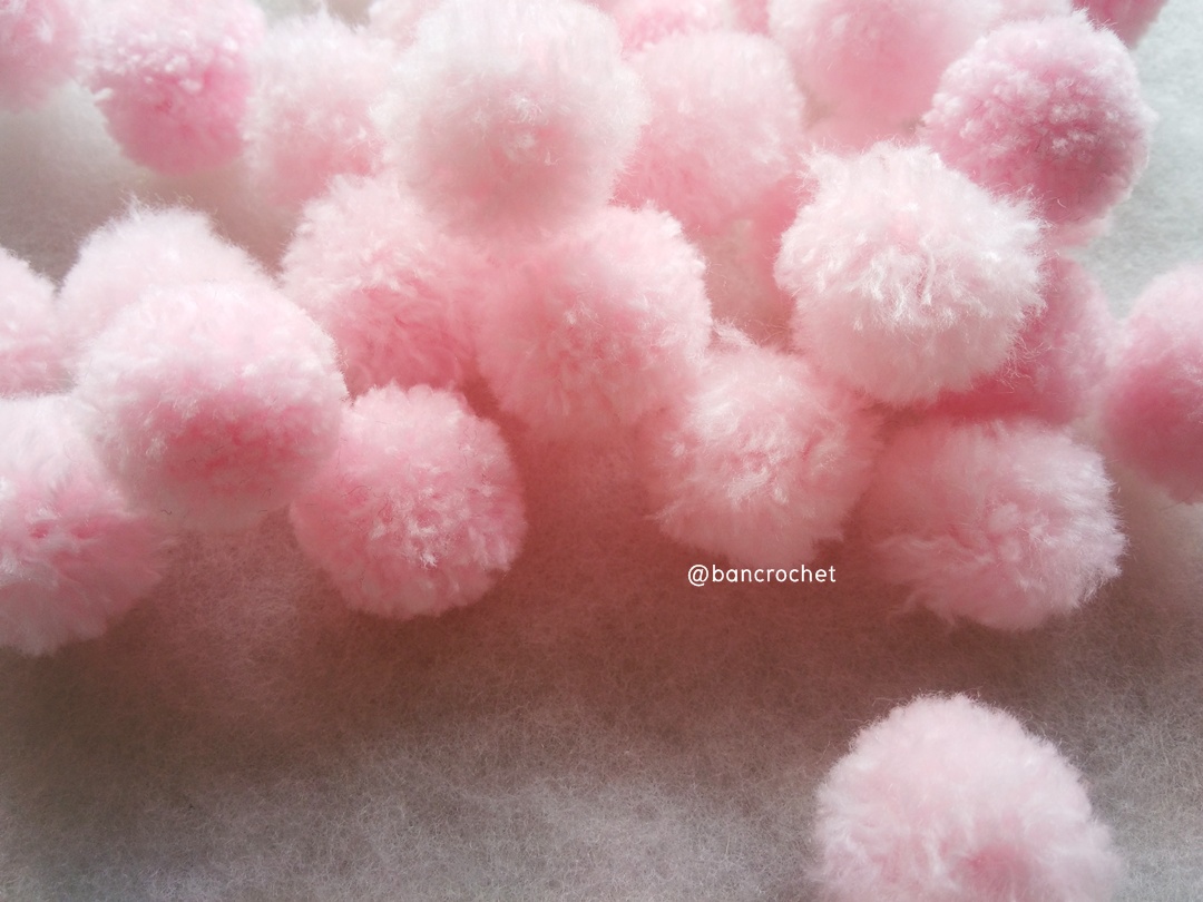 ปอมปอมไหมพรม ขนาด 2.5-3 ซม pom poms crochet ชมพูอ่อน 2.5-3 ซม.