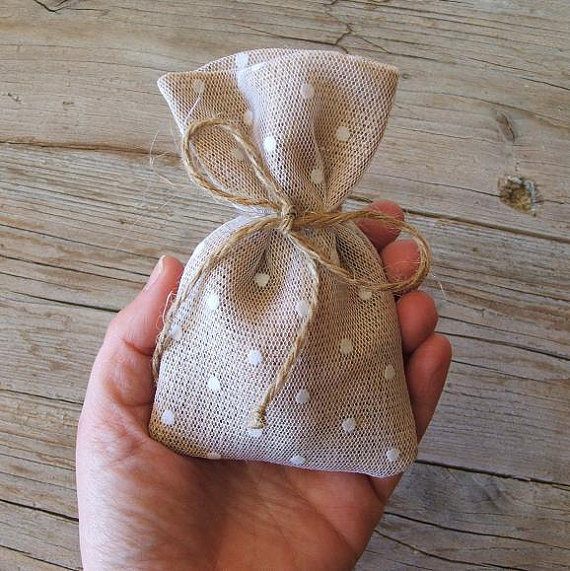 ถุงผ้ากระสอบคลุมด้วยผ้าลูกไม้และผ้าโปร่ง