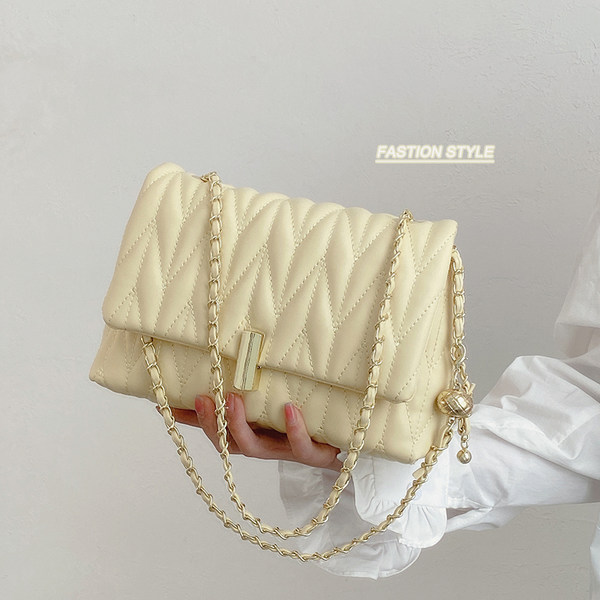 กระเป๋าสะพายข้างผู้หญิง กระเป๋าสะพายสไตล์เกาหลี By Japanese フェンディ authentic bag