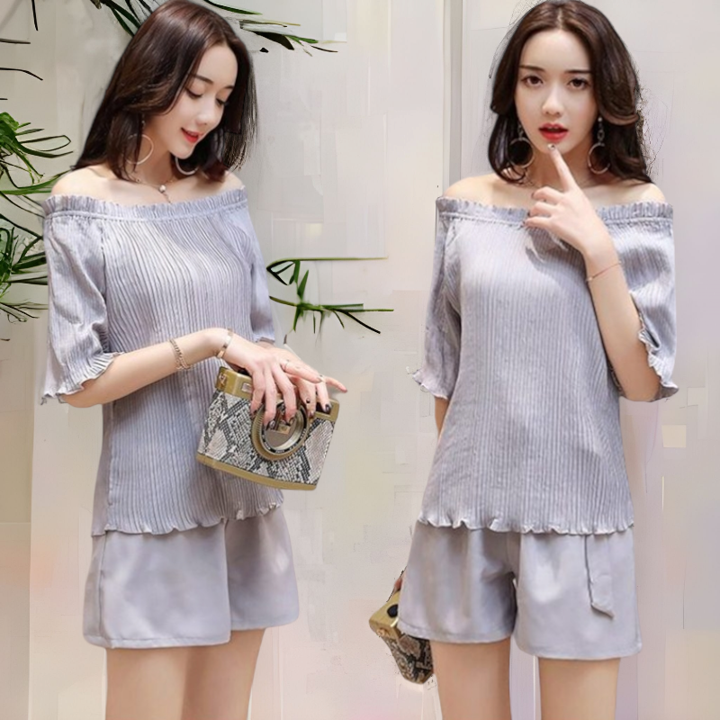Blouse3663 เสื้อปาดไหล่ผ้าชีฟองเนื้อหนาเกรดพรีเมียมอัดพลีทสีพื้นเทา งานดีเนื้อผ้าใส่สบาย งานสวยดีเทลดีงาม แมทช์กับกระโปรงหรือกางเกงก็น่ารักไม่แพ้กัน