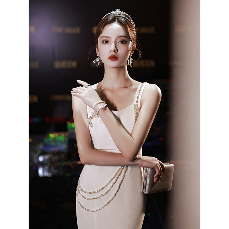 ชุดราตรี ชุดราตรีสวยหรู แบบ ทันสมัย Evening dress