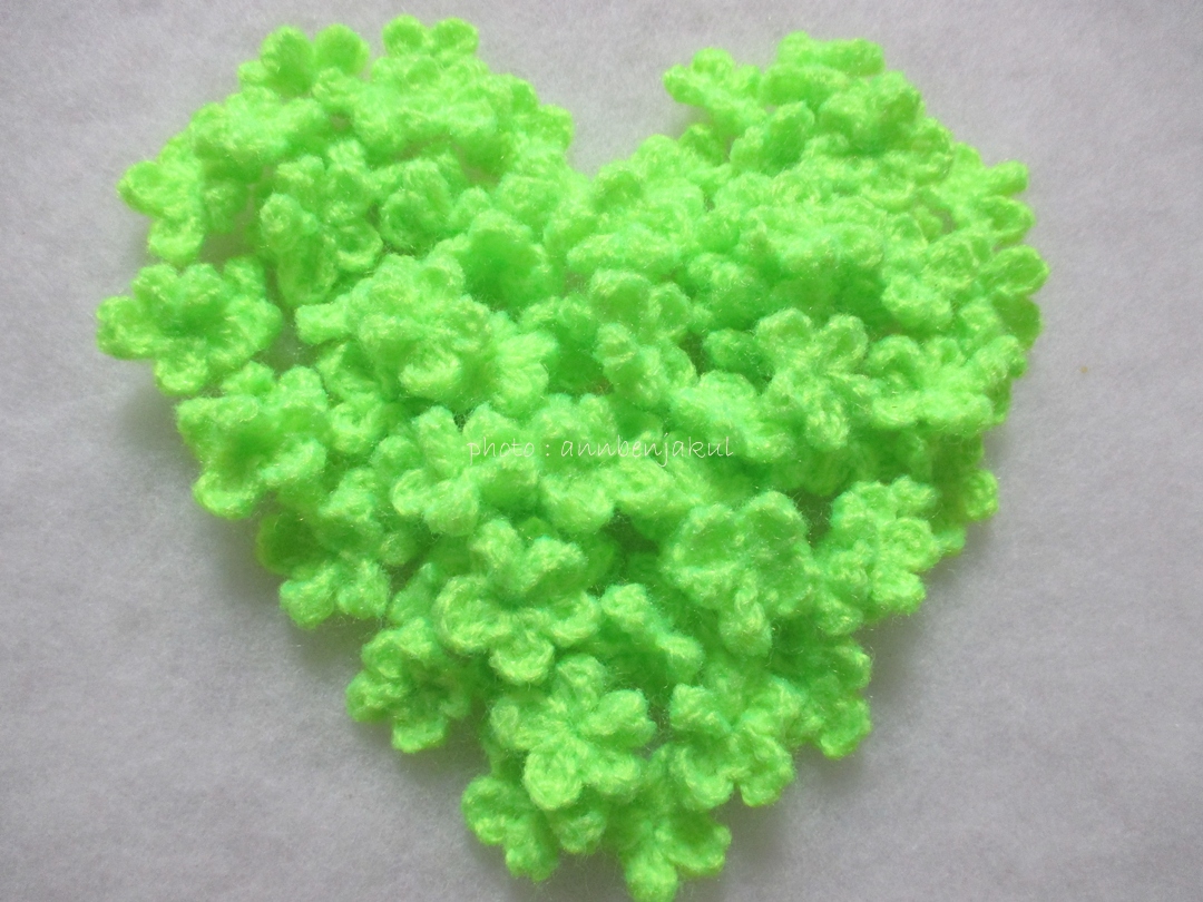 ดอกไม้จิ๋วสีเขียว