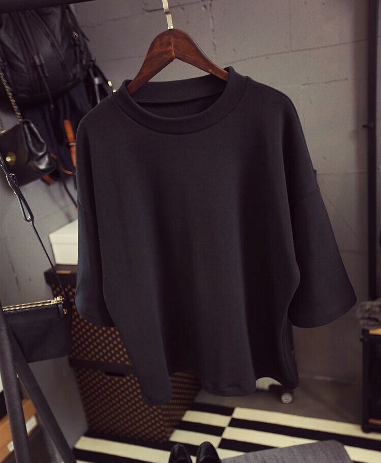 เสื้อแฟชั่น สีดำ ทรงไหล่ตก สไตล์เกาหลี ผ้าดีเนื้อละเอียดมาก เก๋ๆ พร้อมส่งน้า