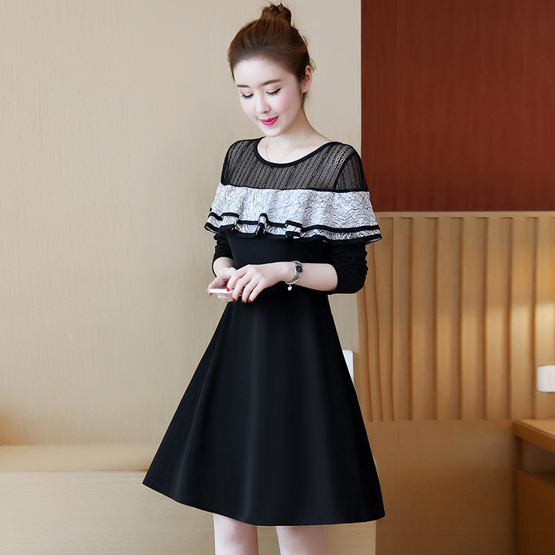 Dress4634 ชุดเดรสแขนยาวสีพื้นดำทรงสวยบ่าลูกไม้ แต่งระบายอกสีขาวตัดกับสีชุดดูมีดีเทล สาวอวบใส่ได้