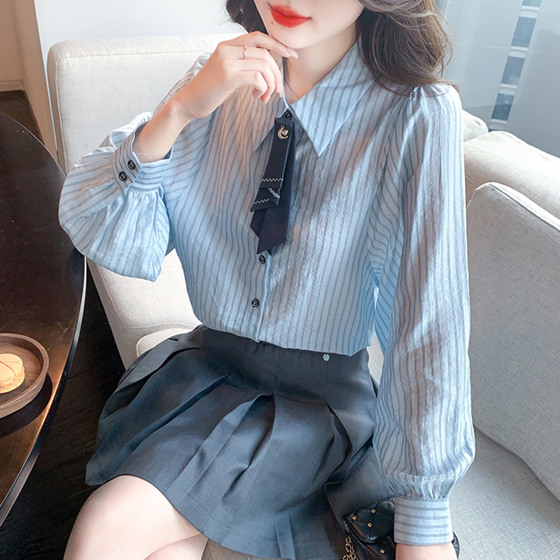 เสื้อเชิ้ตผู้หญิงใส่ทํางาน 390 บาทต่อชิ้น ฟรีค่าจัดส่ง