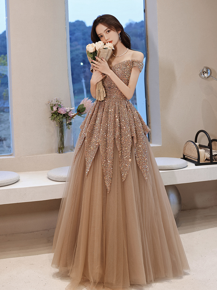 ชุดราตรี ชุดราตรีสวยหรู แบบ ทันสมัย Evening dress