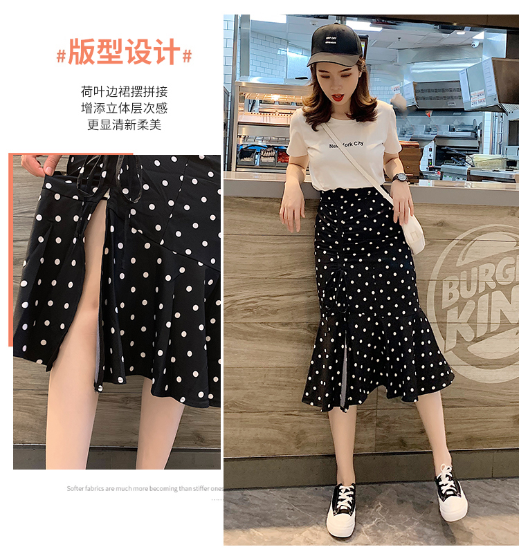 Set_bs1747 ชุดเซ็ท 2 ชิ้น(เสื้อ+กระโปรง) เสื้อยืดแขนสั้นสีขาวอกพิมพ์ลายตัวอักษรผ้าคอตตอนเนื้อดีนุ่มยืดหยุ่นสูง กระโปรงเอวสูงชายระบายลายจุดสีดำ ซิปหลัง มีซับใน ผ้าโพลีเนื้อดีเรียบสวยไม่ยับง่าย งานดีทรงดีลายสวย ดีเทลเก๋ๆ ดีงาม แมทช์ได้ลงตัว