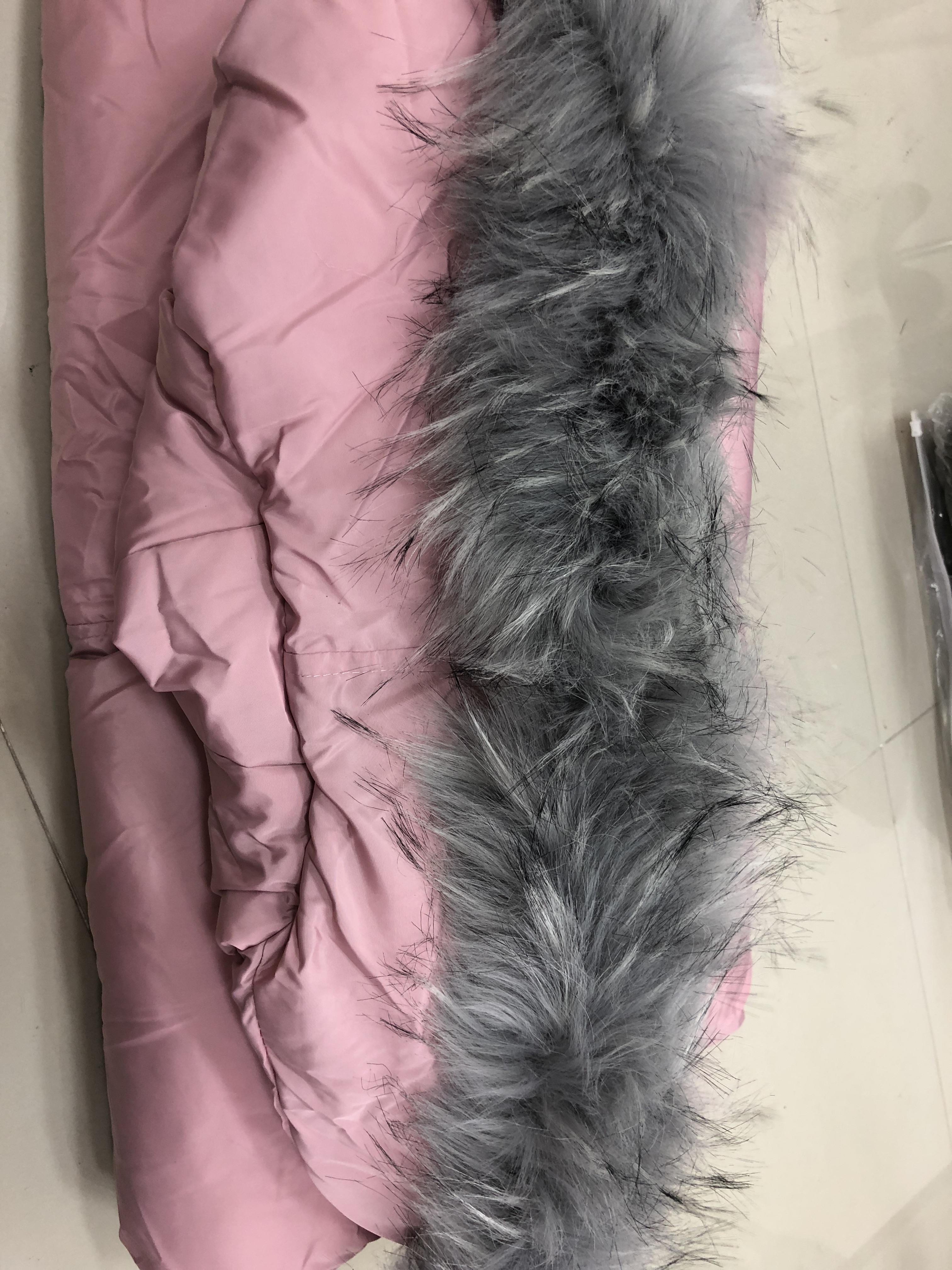 เสื้อกันหนาวฮู้ดดี้ ทรงยาว แต่งเฟอร์หนาฟู งานเกรดดีเหมือนแบบ บุนวมหนา อุ่นมาก หิมะก็เอาอยู่ (ถอดขนถอดฮู้ดได้) ชมพูฮู้ดเทา