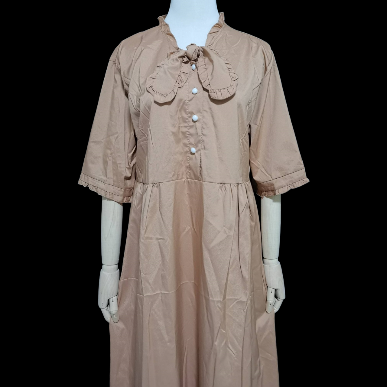 Dress4716 เดรสยาวทรงปล่อยสีพื้นน้ำตาลทอง กระดุมผ่าหน้าครึ่งตัว แขนสามส่วนแต่งระบายเล็กๆ ผ้าไมโครเนื้อดีนุ่มมีน้ำหนักทิ้งตัว งานดีทรงดีดูสวยแพง ทรงนี้สวยคลาสสิคสวมใส่ได้ทุกโอกาส