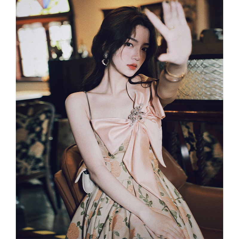 ชุดราตรี ชุดราตรีสวยหรู แบบ ทันสมัย Evening dress