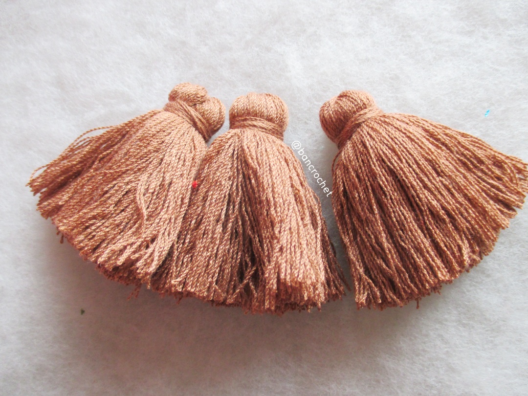 พู่แบบหนาฟู ขนาด 2 นิ้ว 4 ply tassel crochet acrylic yarn 4 ply น้ำตาล 2 นิ้ว