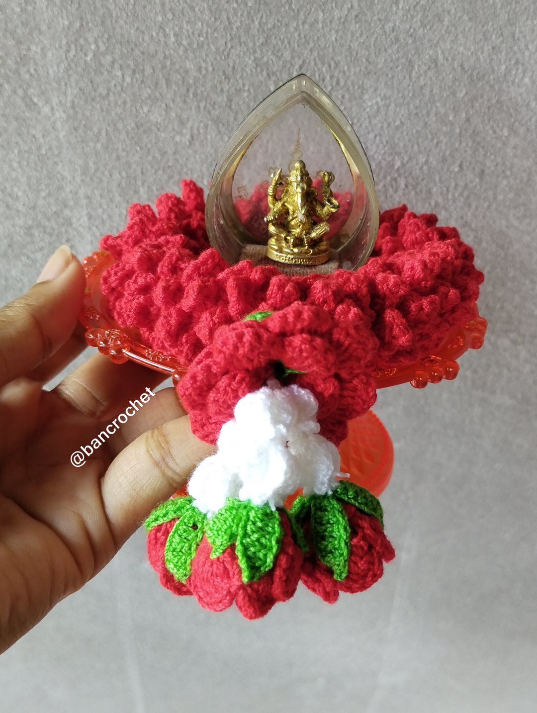 Bancrochet พวงมาลัยกุหลาบสีแดงถัก Crochet Thai Garland แดง 8*15 cm